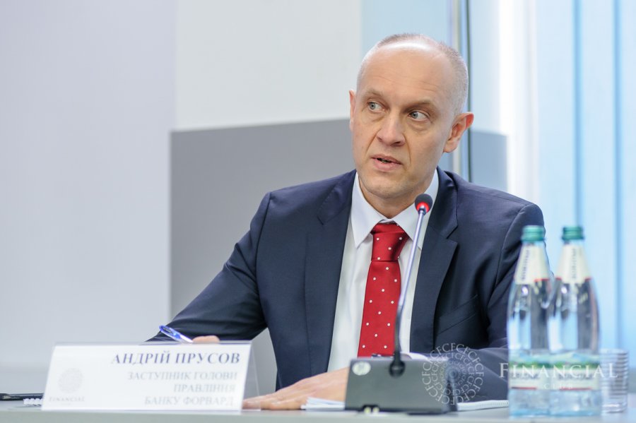 Банки почали відбирати клієнтів у фінкомпаній