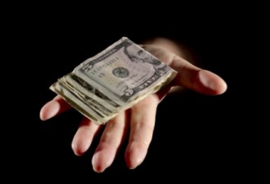 НБУ из-за спроса на валюту решил продать $80 млн