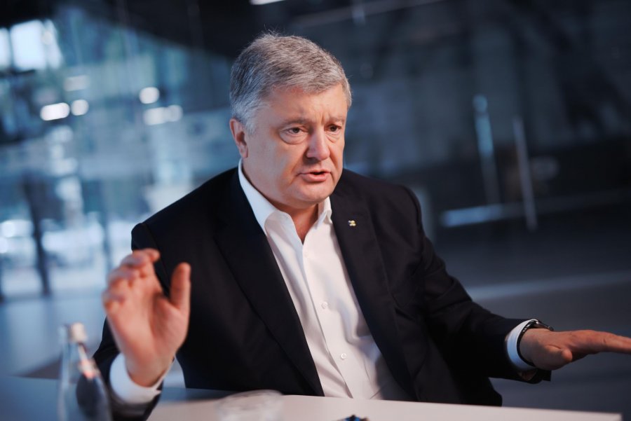АРМА будет управлять арестованными в банке Порошенко средствами