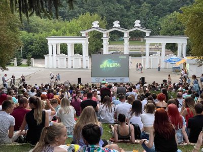 Кредобанк розпочав п’ятий сезон проєкту «Кіно в парку з KredoBank»