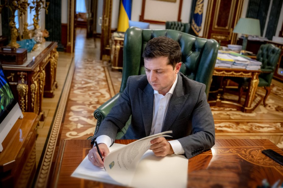 Зеленський підписав антиолігархічний закон