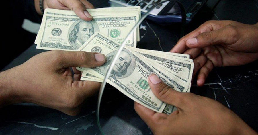 Гривна сдает позиции на валютном межбанке