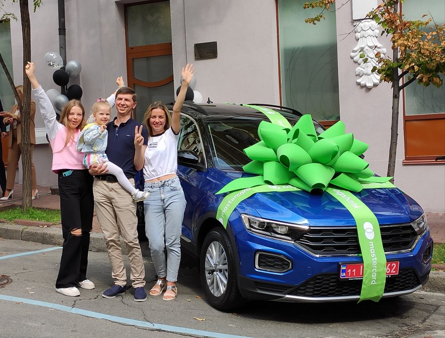 ОТП Банк подарував третій у 2021 р. автомобіль своєму клієнту у межах акції «Автозабава 3.0»