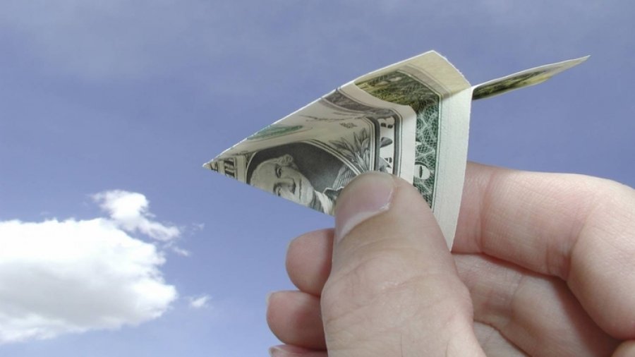 Объем переводов в Украину упал до $2,4 млрд