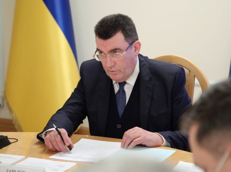 РНБО подовжила санкції проти Сбербанку та Промінвестбанку