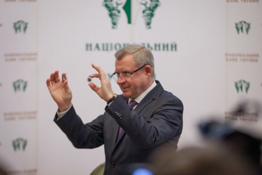 Смолій пояснив банкірам причини своєї відставки