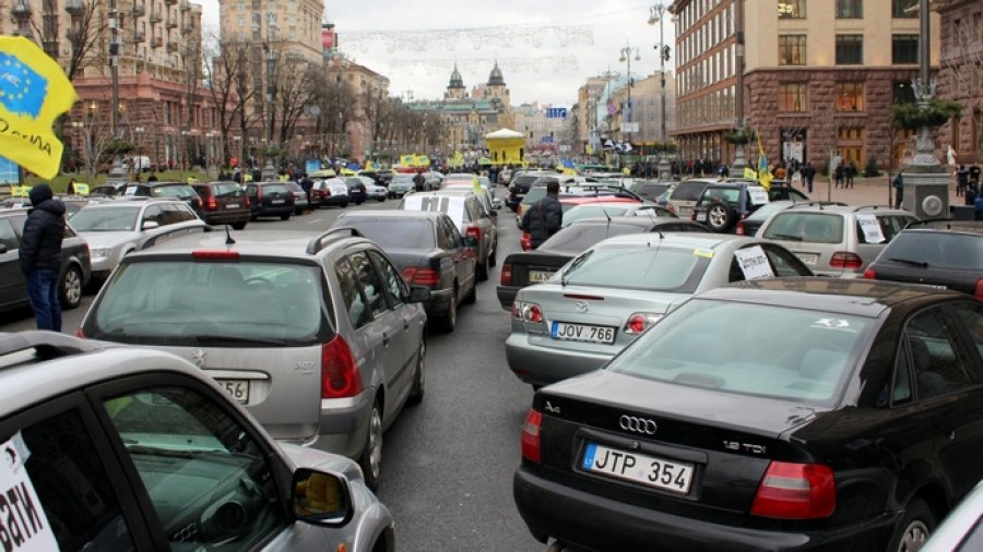 Рада ввела льготную растаможку автомобилей