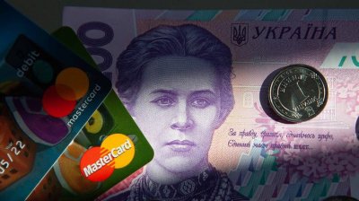 Попит на українські платіжні картки за кордоном зріс