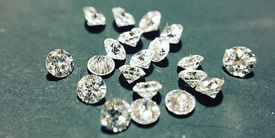 Киевские таможенники нашли в посылке бриллианты