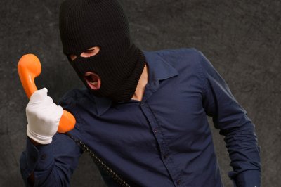 Колекторів каратимуть за нецензурну лексику та погрози