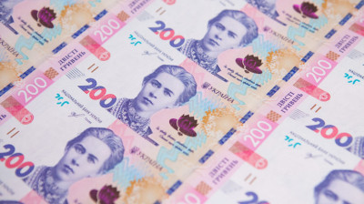 Нацбанк призупинив друк банкнот номіналом 100 та 200 гривень