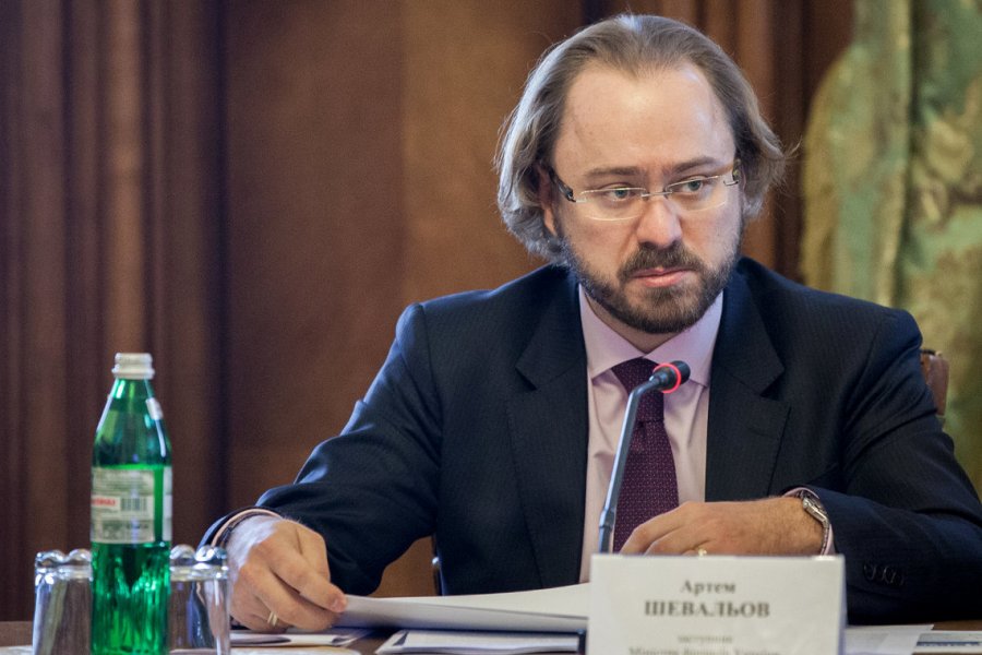 Мінфін відмовиться від дилерів