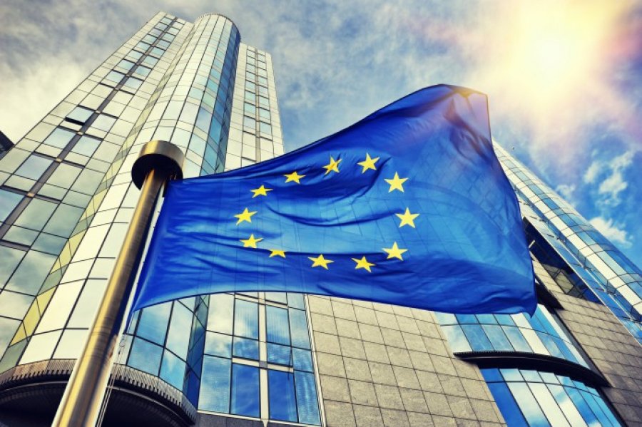Еврокомиссия выделяет Украине 500 млн евро финпомощи