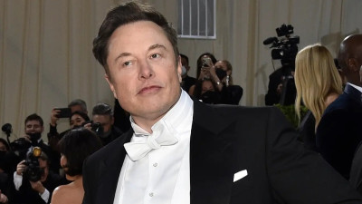 Маск втратив статус трильйонера після різкого падіння акцій SpaceX