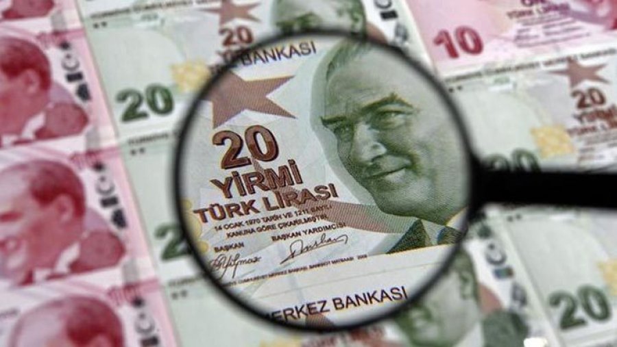 Турецкая лира упала на 18% из-за атаки на центробанк