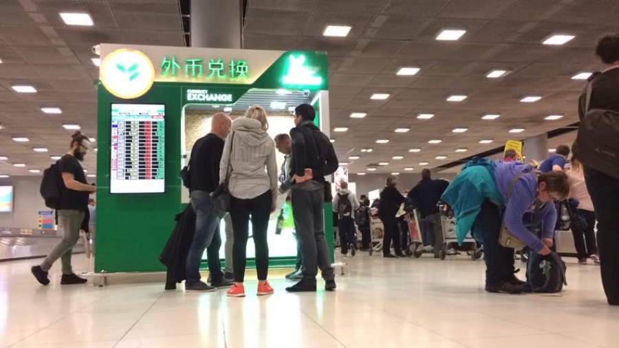 Украинцам облегчили возвращение с валютой в страну