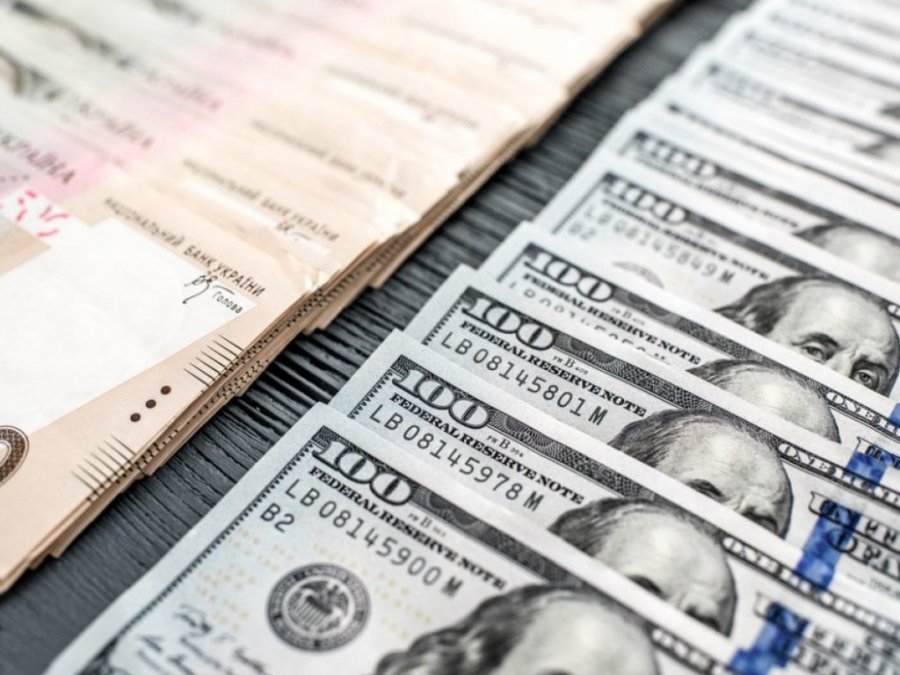 НБУ выкупил с рынка более $100 млн