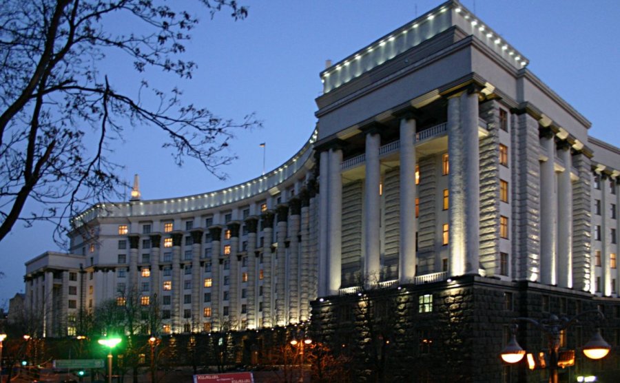 Кабмін офіційно відклав запуск реєстру олігархів