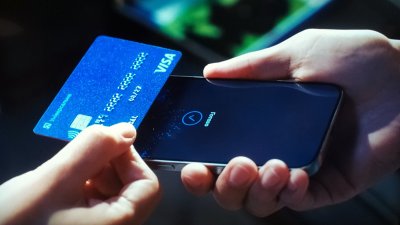 ПриватБанк планує збільшити частку смартфонів до 20% своєї мережі терміналів