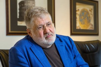 Заводу Коломойського відмовили в оренді паркінгу перед офісом ПриватБанку