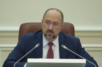 Кабмін подовжив карантин і запровадив регулювання цін