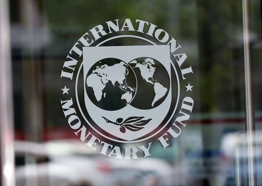Украина может получить три транша МВФ