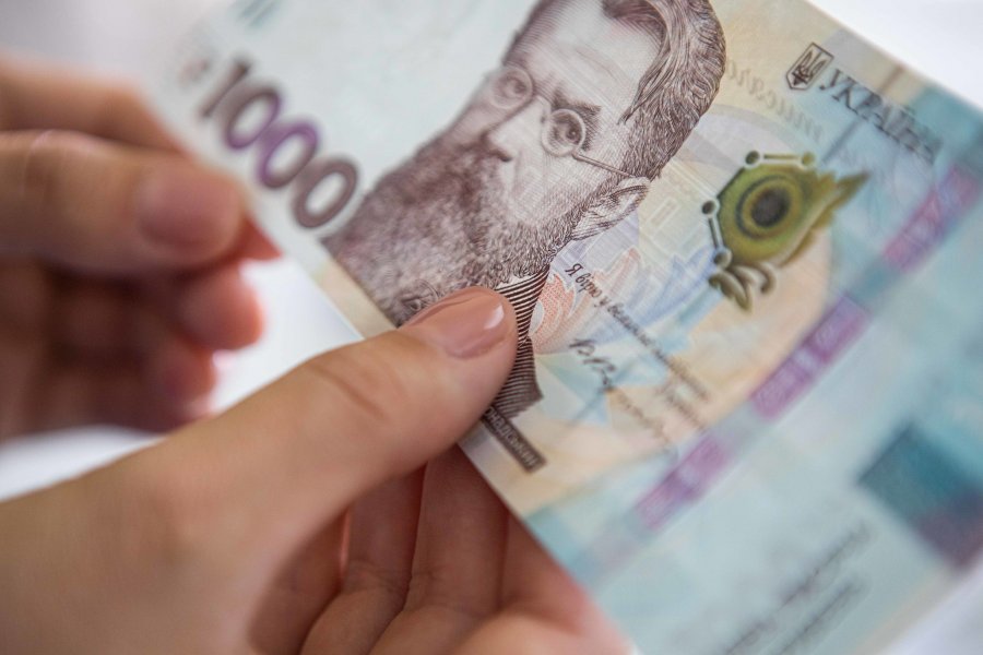 Банки почали випускати «картки Зеленського» для вакцинованих