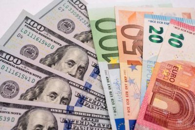 Нацбанк може відв'язати гривню від долара, щоб прив'язати до євро