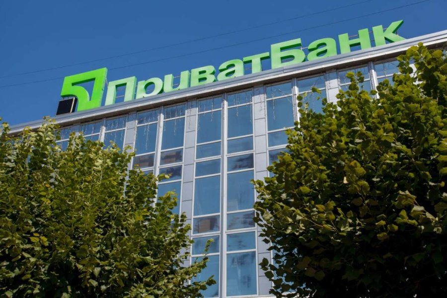 ПриватБанк продовжить безкоштовно доставляти платіжні картки поштою