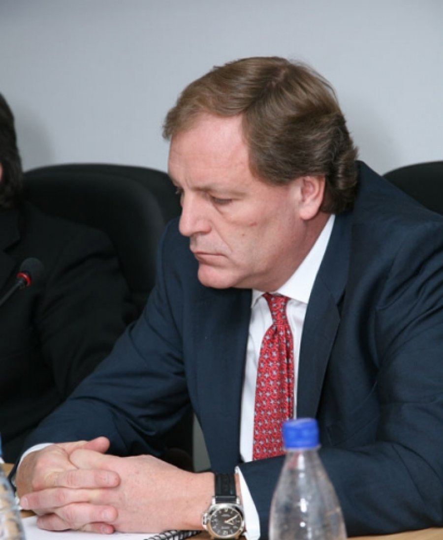 НБУ разрешил американцу выводить с рынка банки-банкроты