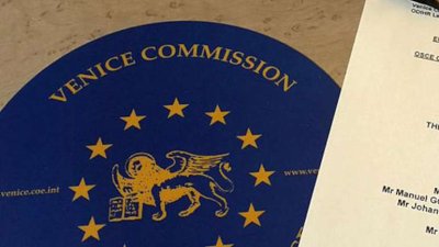Венеційська комісія рекомендує відкласти імплементацію закону про олігархів