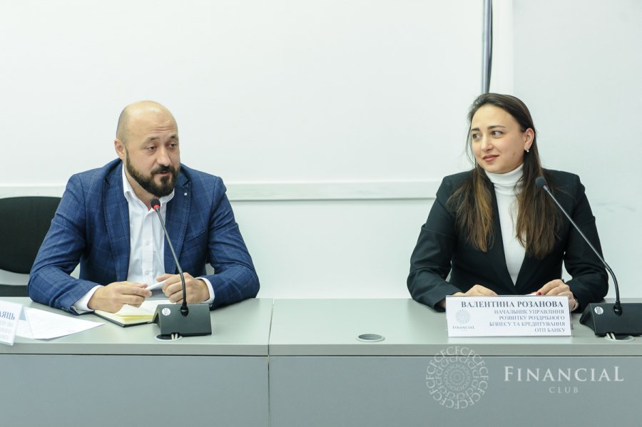 Банкіри задоволені позичальниками, які приходять на великі розпродажі