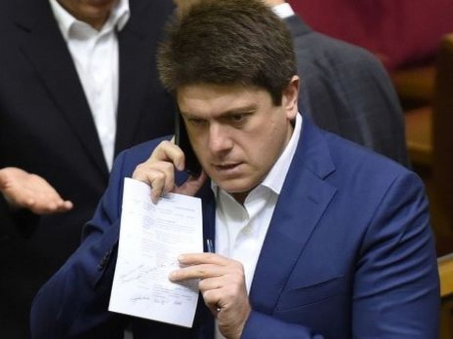 Депутату БПП запретили покидать страну из-за долга в 371 млн грн
