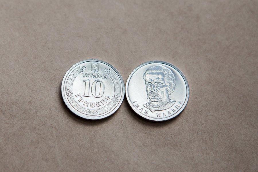 В обіг увійшла монета 10 грн