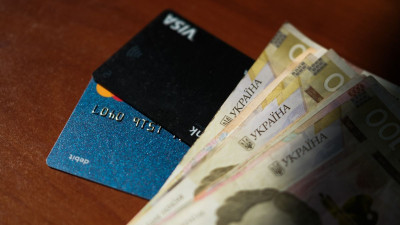 Грошові перекази в Україну впали на 15%