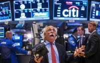 Глобальний розпродаж акцій поглибився через події в США