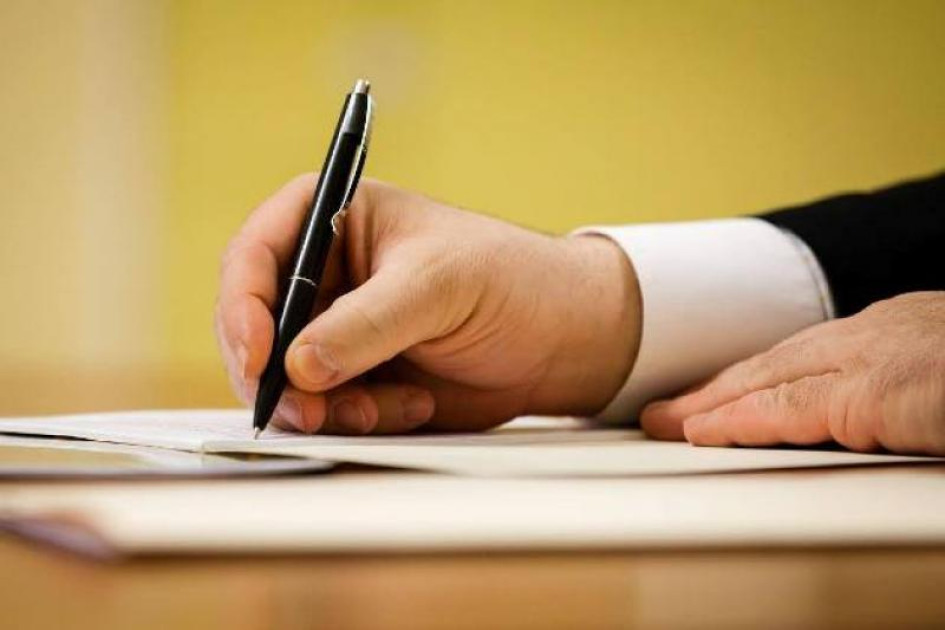 Зеленський підписав закони про оподаткування цифрових доходів і посилок до €150