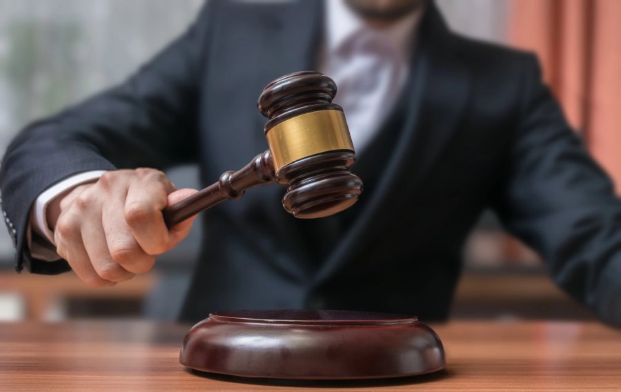 Хозсуд 17 октября продолжит рассматривать иск Коломойского о возврате ПриватБанка