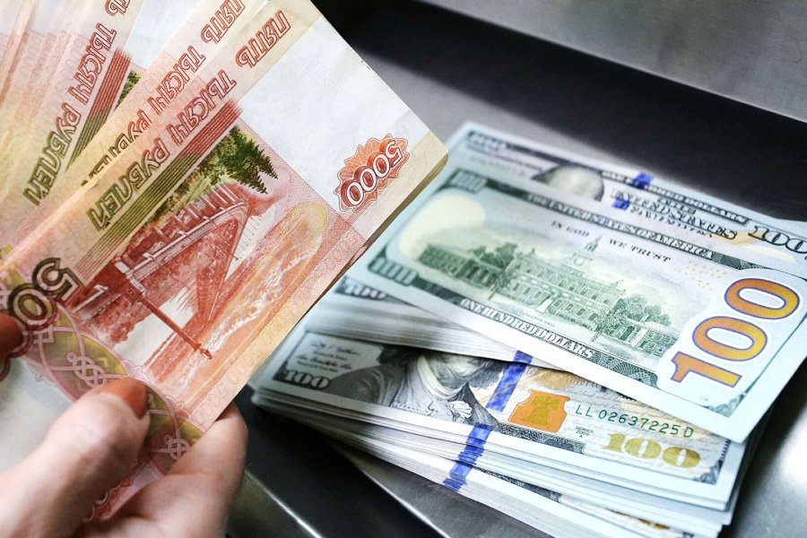 Центробанк рф продовжив обмеження на зняття валюти