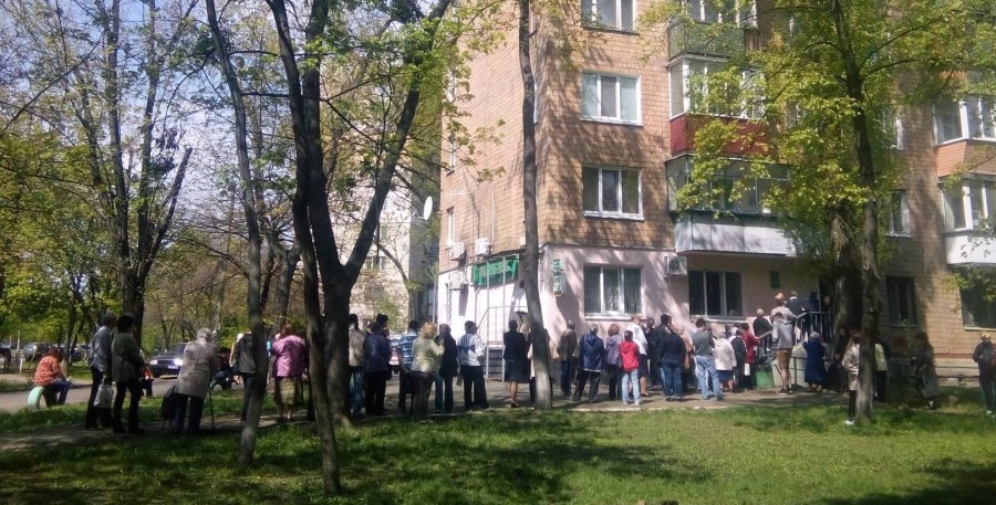Ощадбанк вводит «налог» на очередь