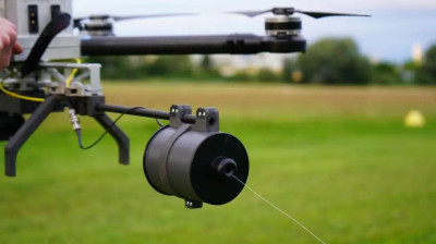 Зеленський підписав закони про пільги на імпорт оптоволокна для дронів