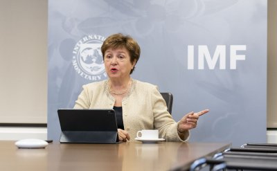 Чому Україні важко переконати МВФ позичити їй гроші