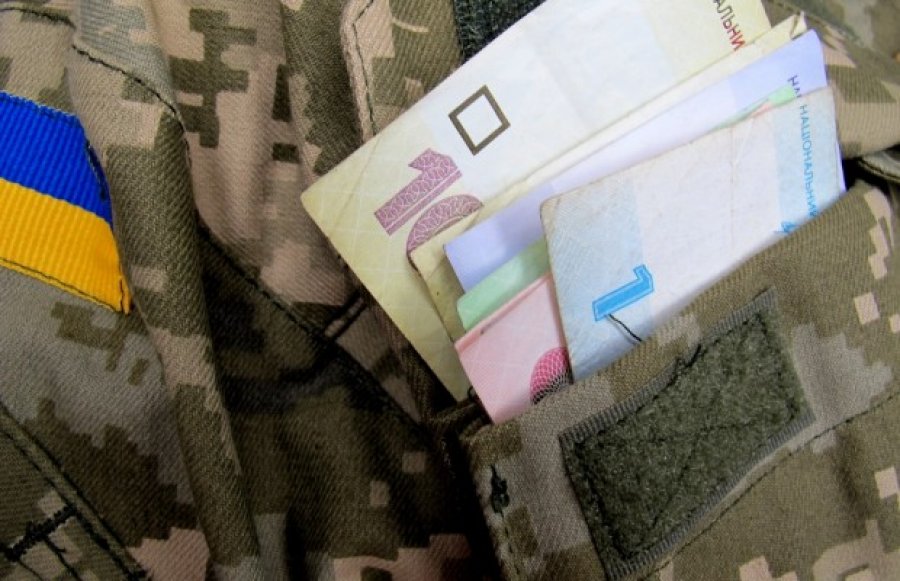 Рада дозволила військовим пенсіонерам обирати банк для отримання пенсій