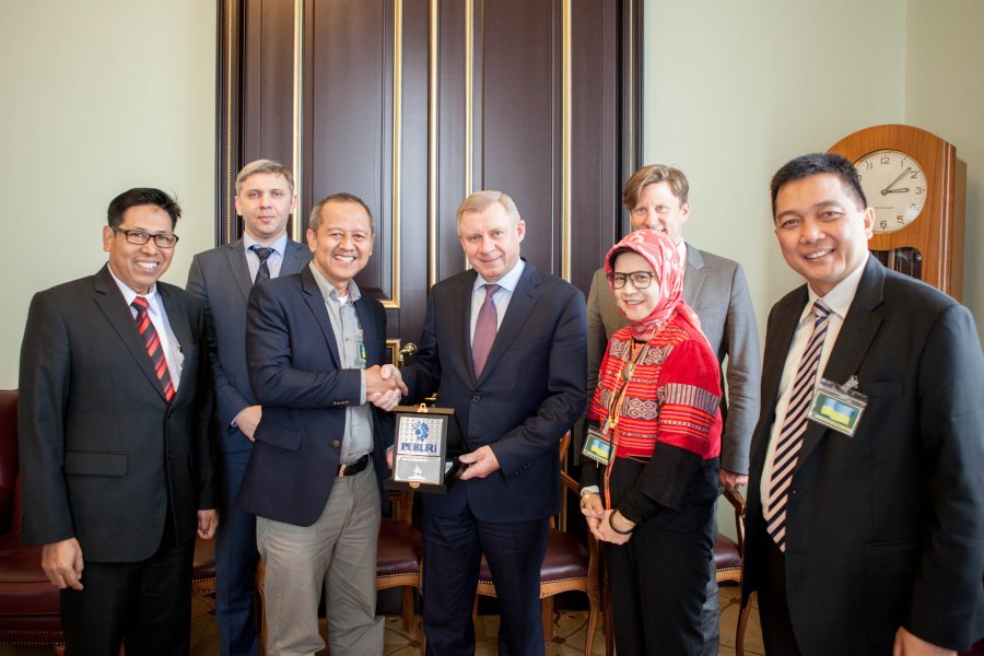 Индонезия хочет печатать деньги в Киеве