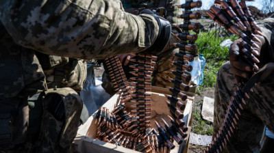 Україна частково відкриває експорт зброї