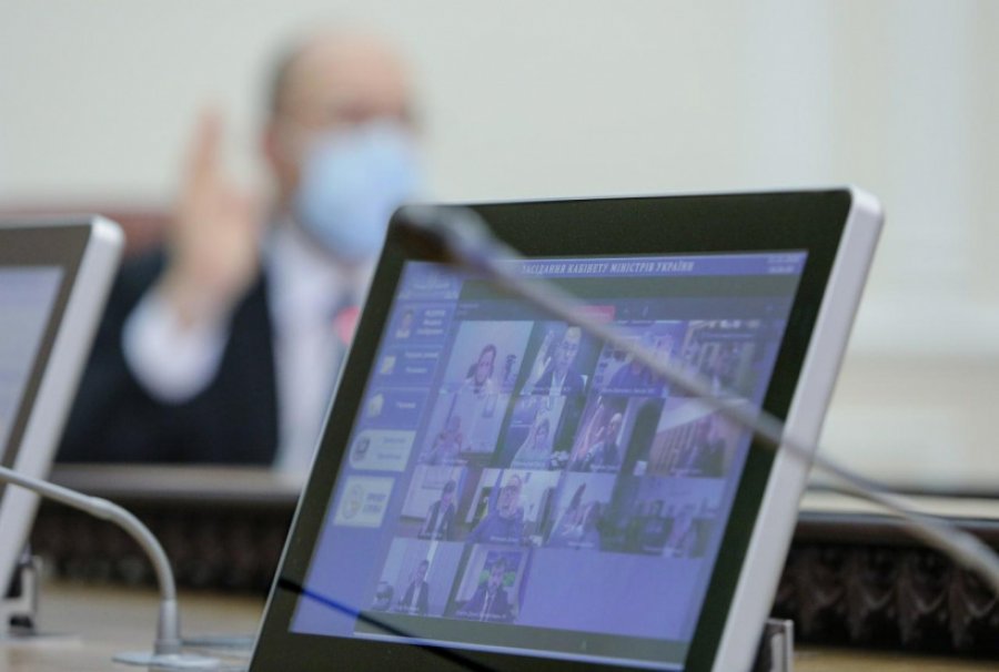 Уряд перенаправив «ковідні» 895 млн грн з доріг на медицину