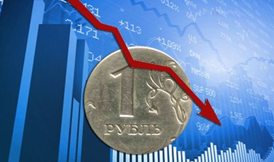 Рубль девальвував вище позначки 100 за долар