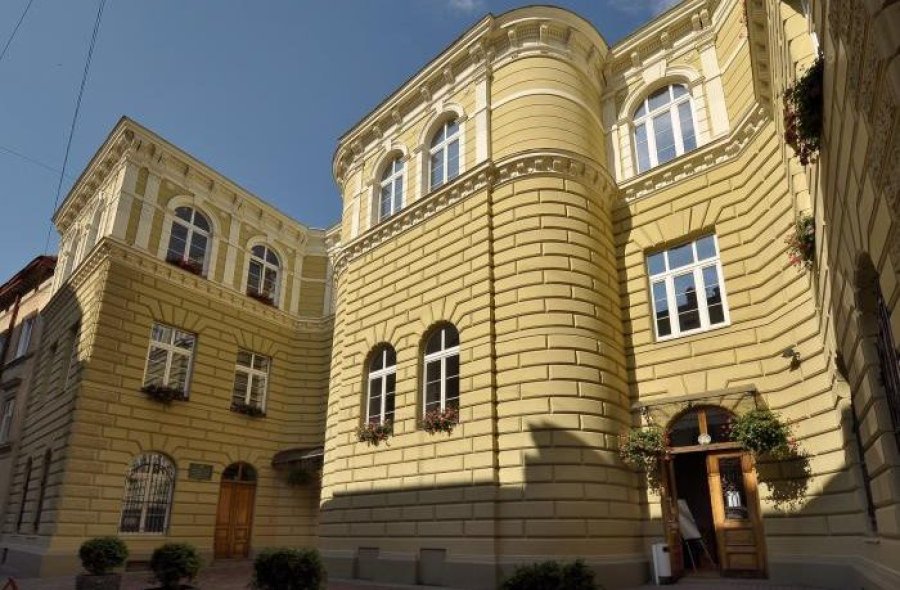 ФДМУ приватизує будівлю Інституту банківської справи у Львові