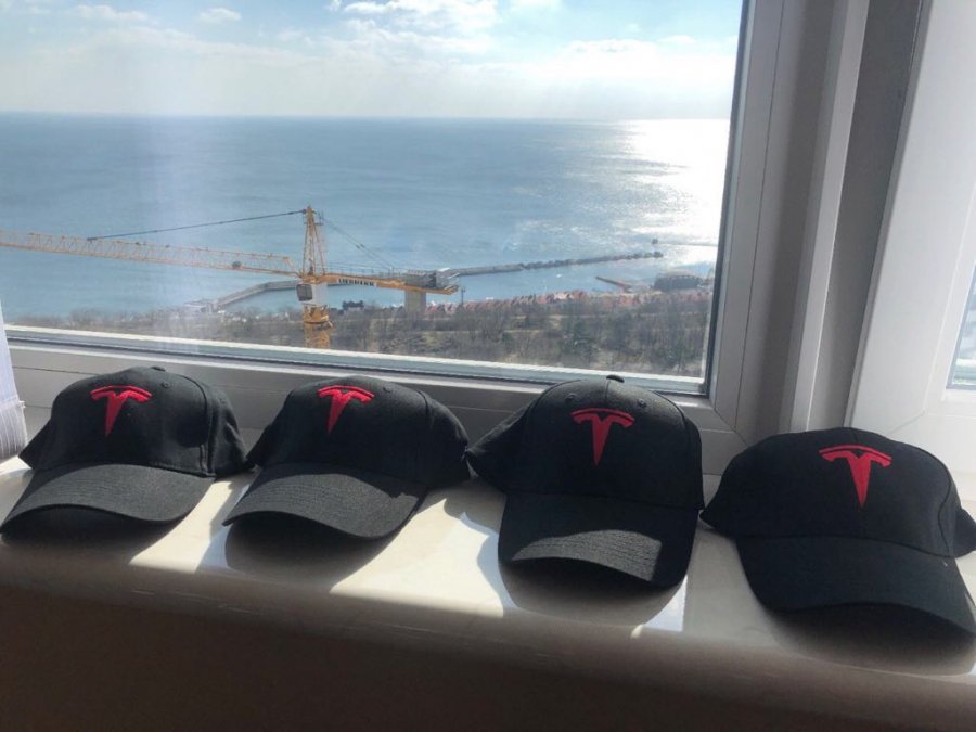 СБУ задержала фейковых продавцов акций Tesla