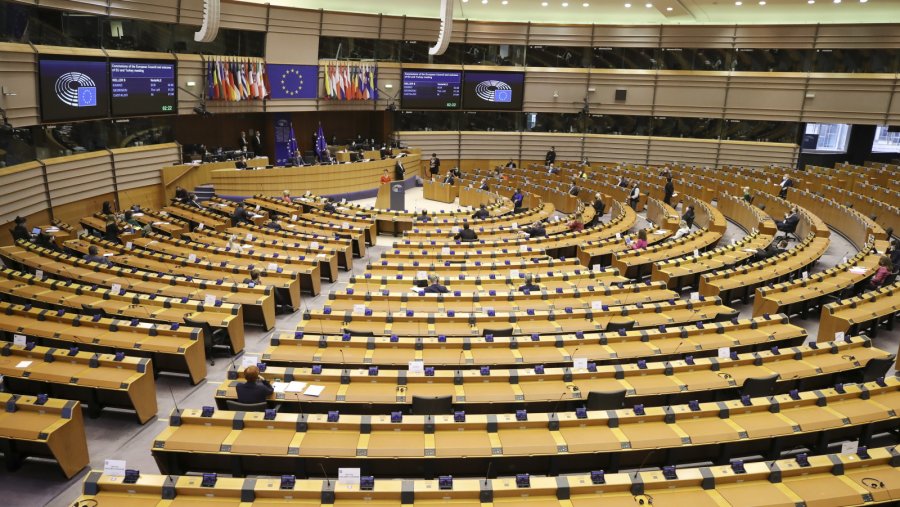 Європарламент погодив перший транш нового макрофіну для України